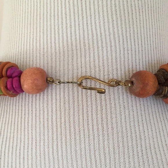 Pretty triple-strand wood bead necklace - Picture 4 of 4